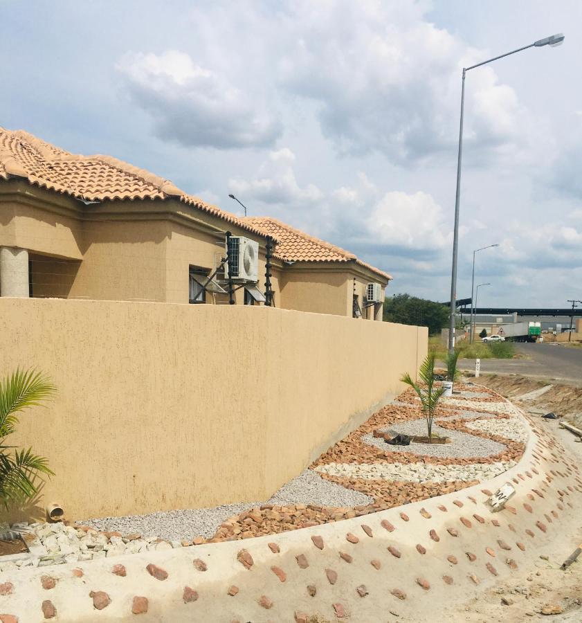 Infinity Bnb Gaborone Esterno foto